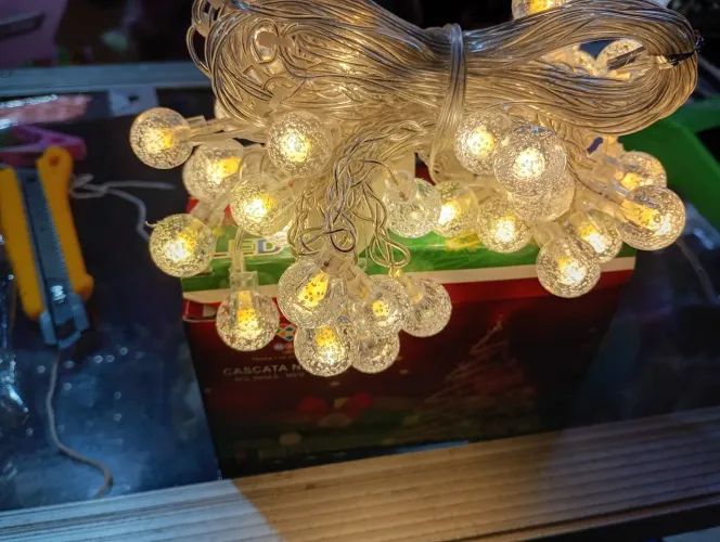Cascata Natalina, Bolinhas - med: 0,50 x 3 metros, 48 LEDs., Fazemos entrega