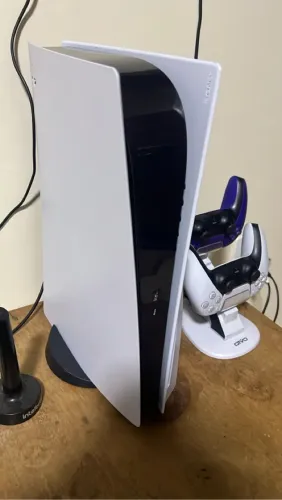 Vendo ou troco - PS5 Completo com 2 Controles + Jogos - Em Excelente Estado!