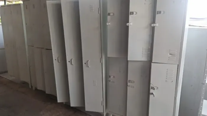 Armários de aço Branco - Usados em Ótimo Estado