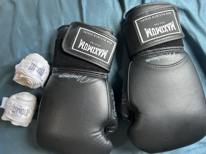 Luva maximum boxing 16oz + bandagem 3 metros everlast