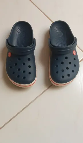 Crocs usada uma vez.