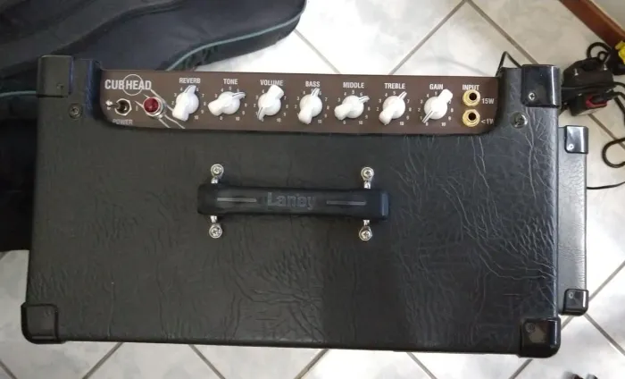 Amplificador Laney valvulado Cube Head 