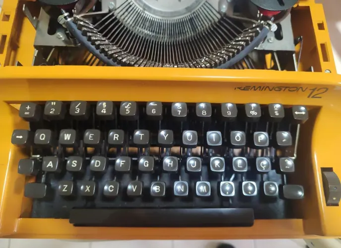 Máquina De Escrever Remington Sperry 12.