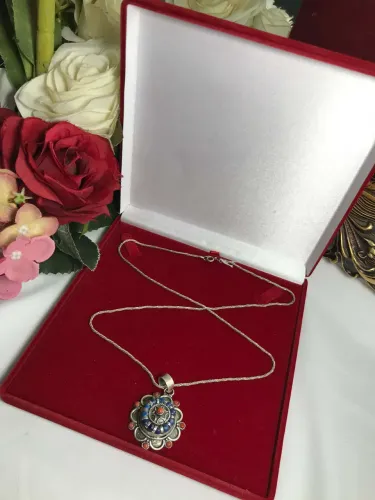 Colar de Prata com Pingente Coral e Lápis Lázuli  