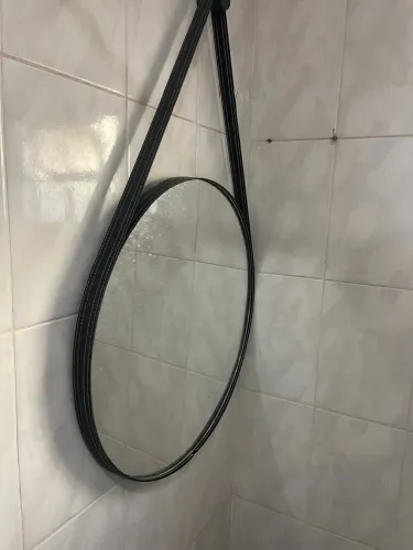 Espelho Redondo Decorativo com Alça de Couro