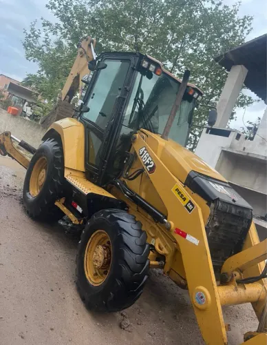 Retroescavadeira com facilidade 