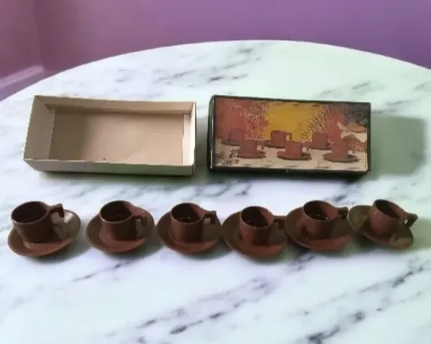 Xícaras com pires em plástico anos 80 Conjunto para café (Spring) Intactos nunca usado