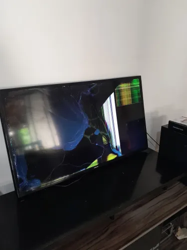 Smart tv samsung tela trincada 