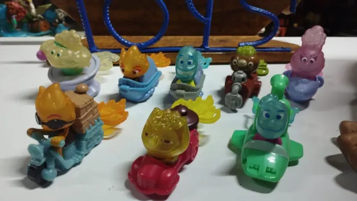 Coleção de Miniaturas elementos Pixar unidade