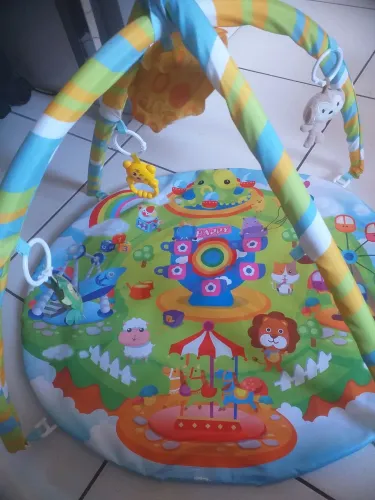 Tapete de atividades para bebês