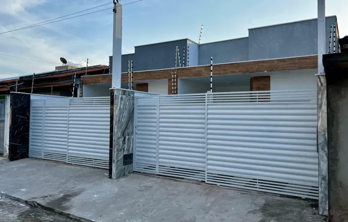 Linda Casa disponível, no Bairro Papagaio com 2/4 e suite