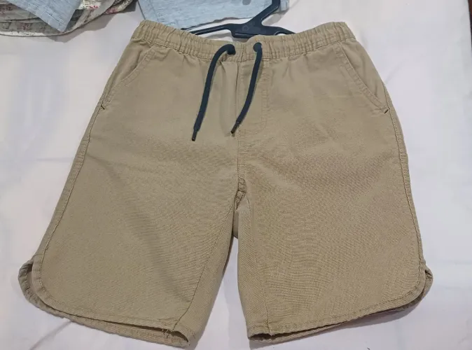 Bermuda infantil bege com cordão