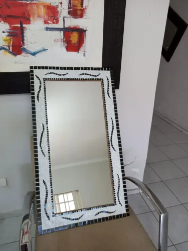 Espelho Decorativo com Moldura em Mosaico ANALISO PROPOSTAS.