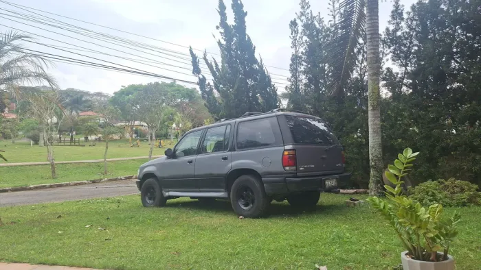 Ford Explorer XLT 4X2 4.0 V6 1997