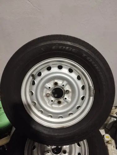 Rodas fiat 147 originais com pneus 175/70/13
