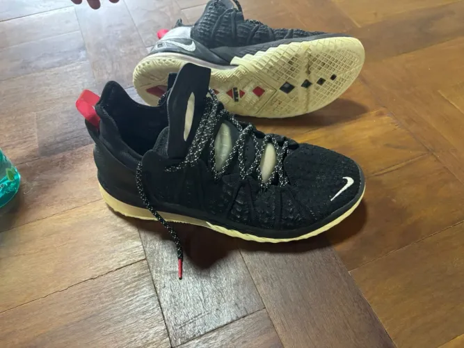 Tênis Nike LeBron 18 ?Bred?