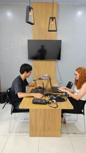 Mesa de reunião MDF 5 lugares 