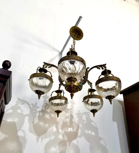 Lustre antigo em bronze