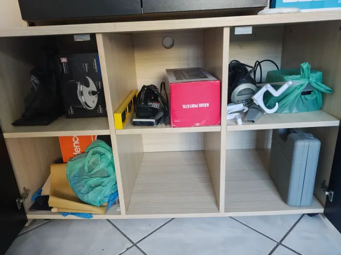 Armário tipo balcão pés de rodinha