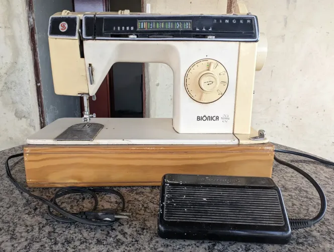 Máquina de costura Singer Biônica