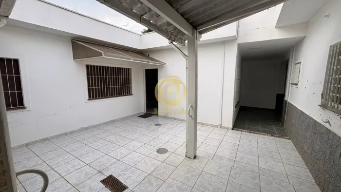 Excelente Oportunidade no Centro de Jacareí: 2 Casas no Mesmo Terreno!