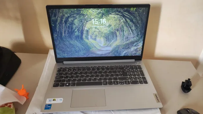 NOTEBOOK LENOVO - i5 12th | 8GB | SSD NVMe 512 - Ótimo estado
