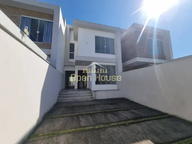 Casa Nova à Venda no Laranjal em Volta Redonda/RJ | 3 Quartos, Suíte, Quintal Amplo e 2 Va