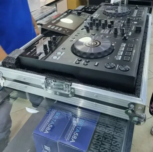 COMBO Controladora Pioneer DJ XDJ-RR + Case KGB Canto de Aço