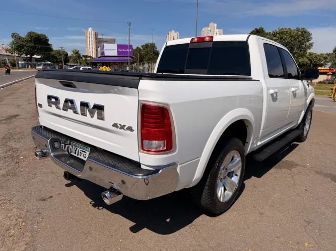 Ram Classic Laramie 5.7 V8 16V Gasolina 4X4 Aut. 2023