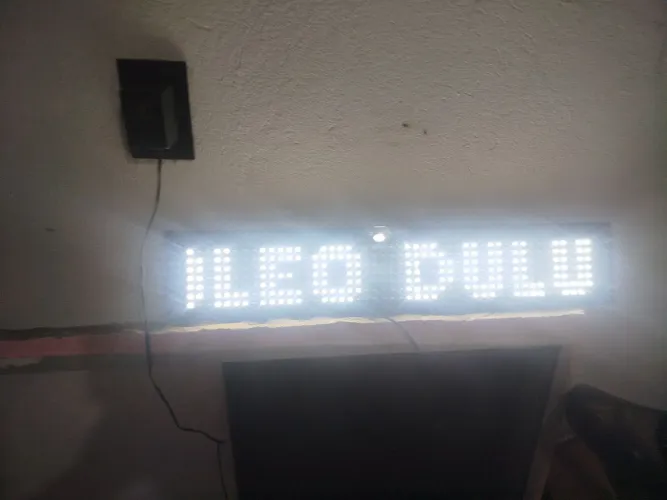 Letreiro em led 660mm x 130mm em ótimo estado