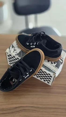 Vans semi-novo nº 35 em otimo estado