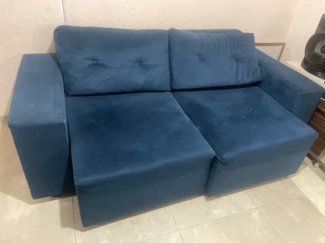 Sofá retrátil conservado