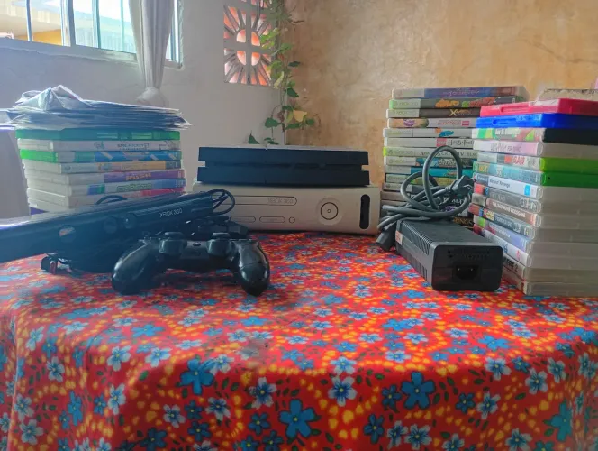 Vendo 2 console e mais de 50 jogos