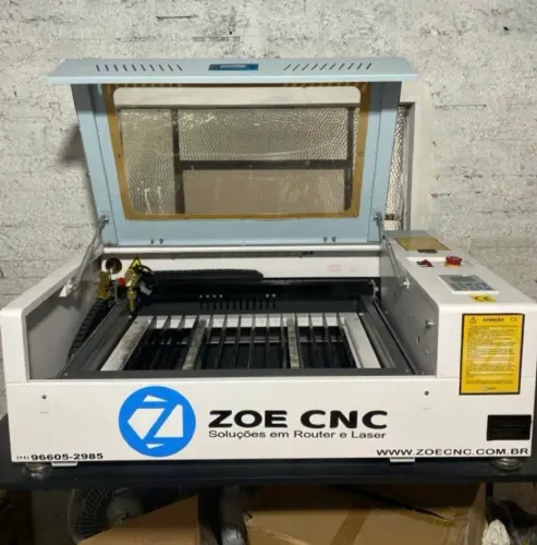 Máquina CNC laser 
