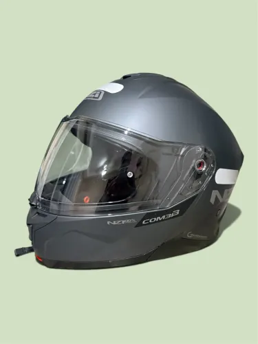 Capacete articulado