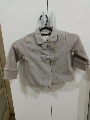 Casaco infantil cinza com lacinhos