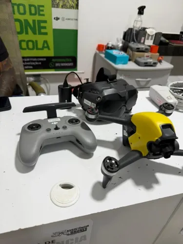 Drone DJI FPV - Kit Fly More e acessórios