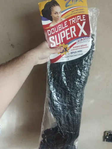 Kit Aplique de tranças para cabelo. NOVO. NUCA USADO. Acompanha agulha.