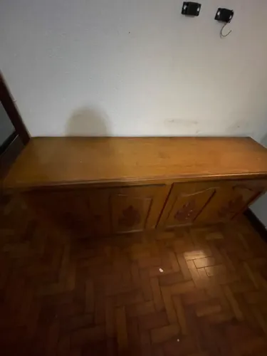 Balcão de sala de madeira