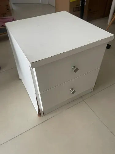 Doação Mesa de cabeceira 