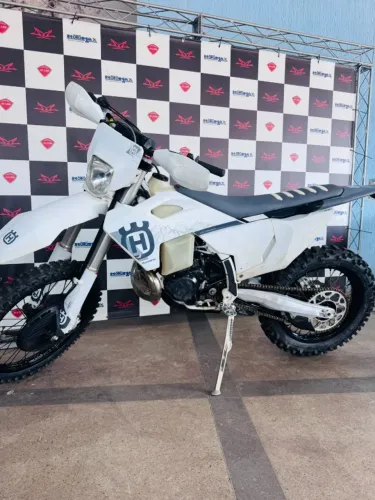 Husqvarna TE 300 PRO 2025 Impecável!! Baixo km e poucas horas de uso!!