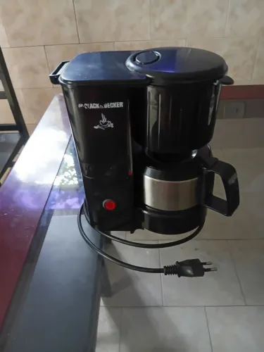 Cafeteira Black Decker possui jarra em inox 