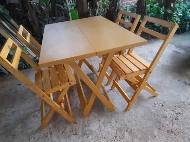 Mesa dobravel com 4 cadeiras