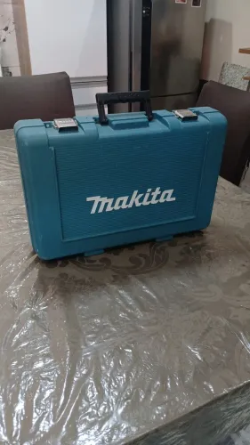 Parafusadeira alimentação makita 210 volts