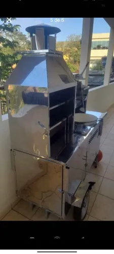 Carrinho de churrasco batata frita cachorro quente e pastel