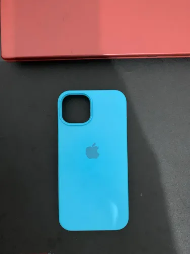 Capa de iPhone 14 azul bebê