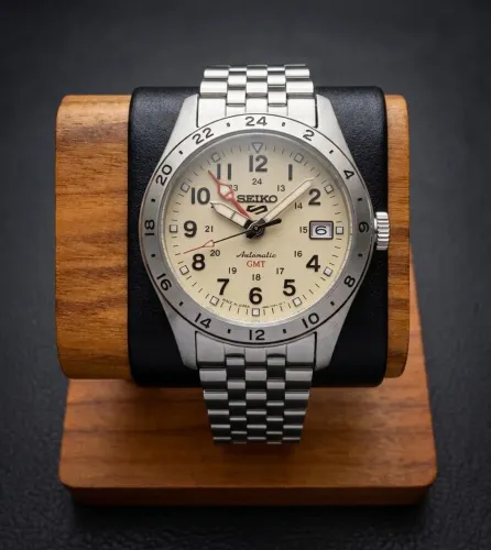 Relógio Seiko 5 Sports Field Bege GMT novo