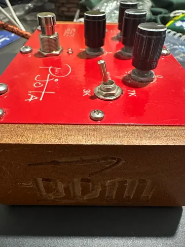 Pedal Equalizador para Baixo DDM EQ-DI Apollo PJ