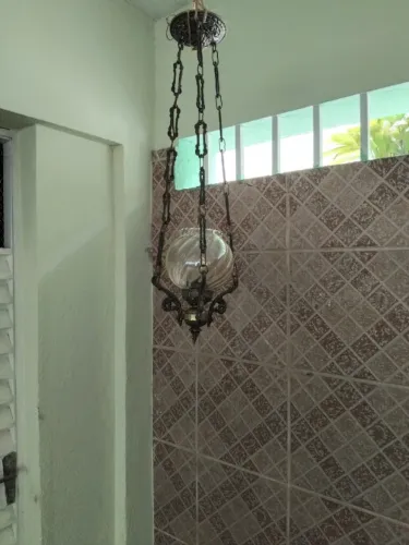 Luminária Antiga de Metal Nobre com Cúpula de Vidro