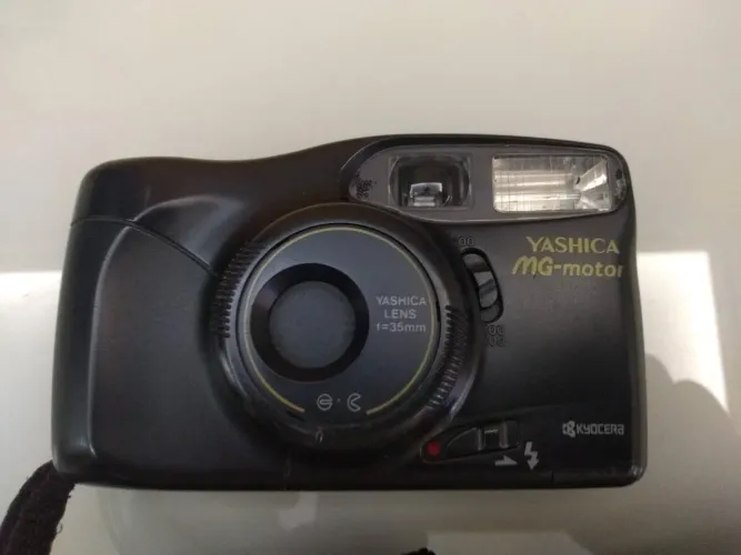 Câmera fotográfica yashica
